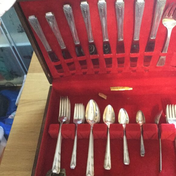 Vintage Community Plate silverware  set from the 1950 59 pieces plus the chest - Picture 1 of 11